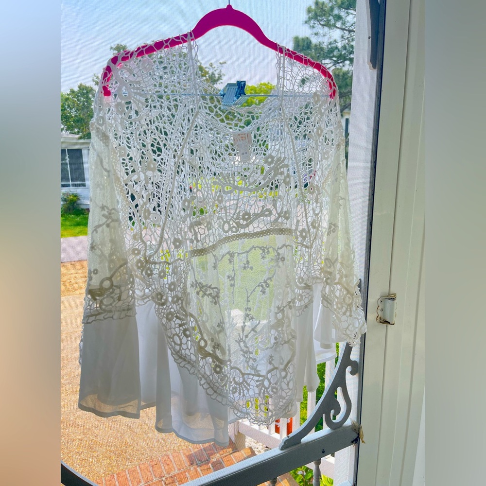 Elegant Chico’s White/Ecru Lace and Crochet Poncho Blouse- OS